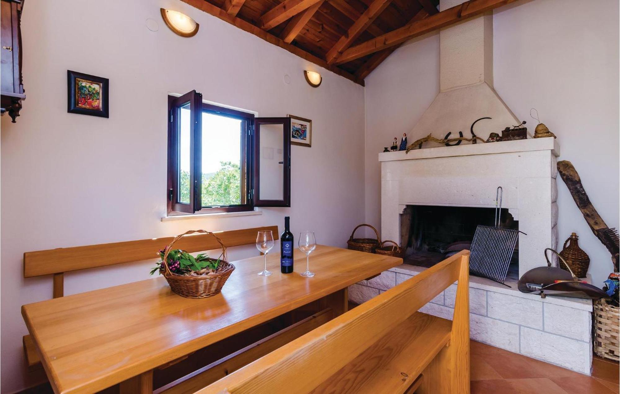 Beautiful Home In Oslje With Kitchen Luaran gambar